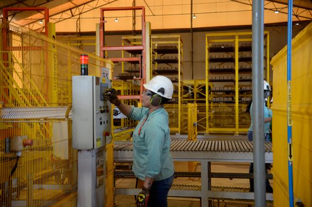 Produção industrial cresce no Brasil em março, diz IBGE