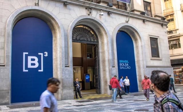 investidores-na-bolsa-valores-bate-recorde