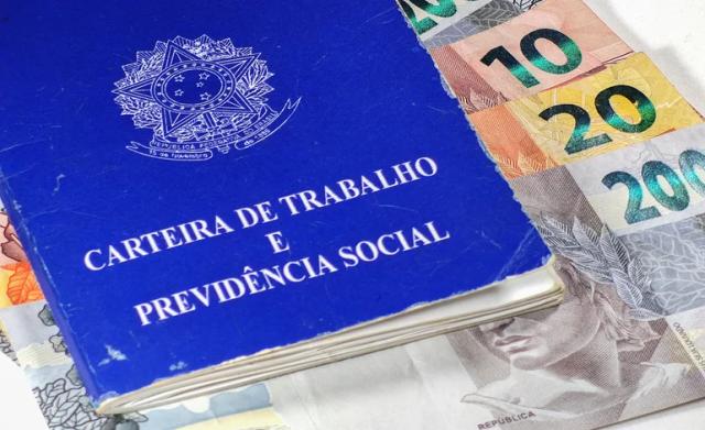 taxa-de-desemprego-cai-para-78-em-agosto-revela-ibge