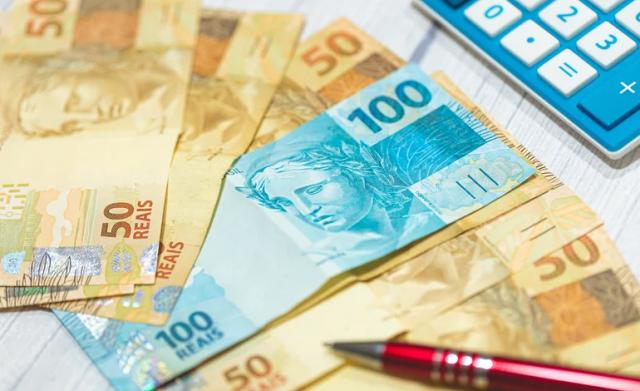 arrecadacao-federal-cai-414-e-chega-a-r-17278-bilhoes-em-agosto