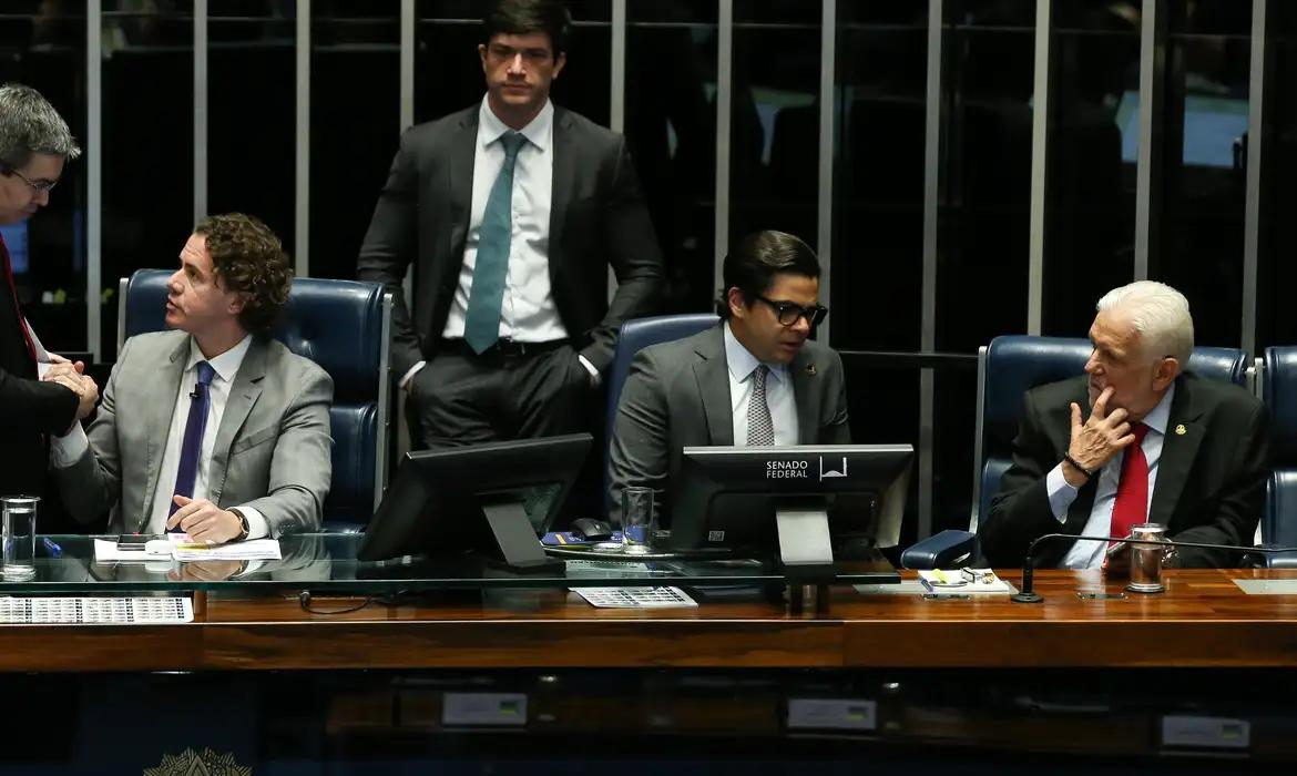 senado-aprova-taxacao-de-fundos-exclusivos-e-offshores