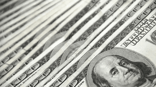 Dólar se mantém firme e ganha espaço com stablecoins na América Latina