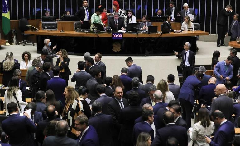 camara-aprova-arcabouco-fiscal-sem-fundeb-e-fundo-do-df_its-money