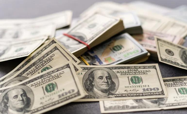 investir-em-dolar-vale-a-pena_its-money