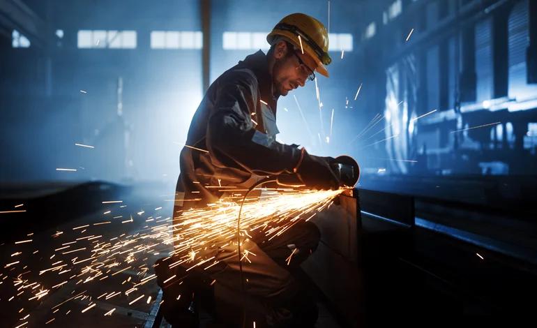 producao-da-industria-fecha-2023-com-alta-de-02_its-money
