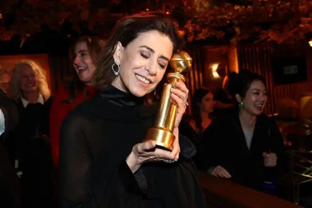 quanto-custa-uma-estatueta-do-globo-de-ouro