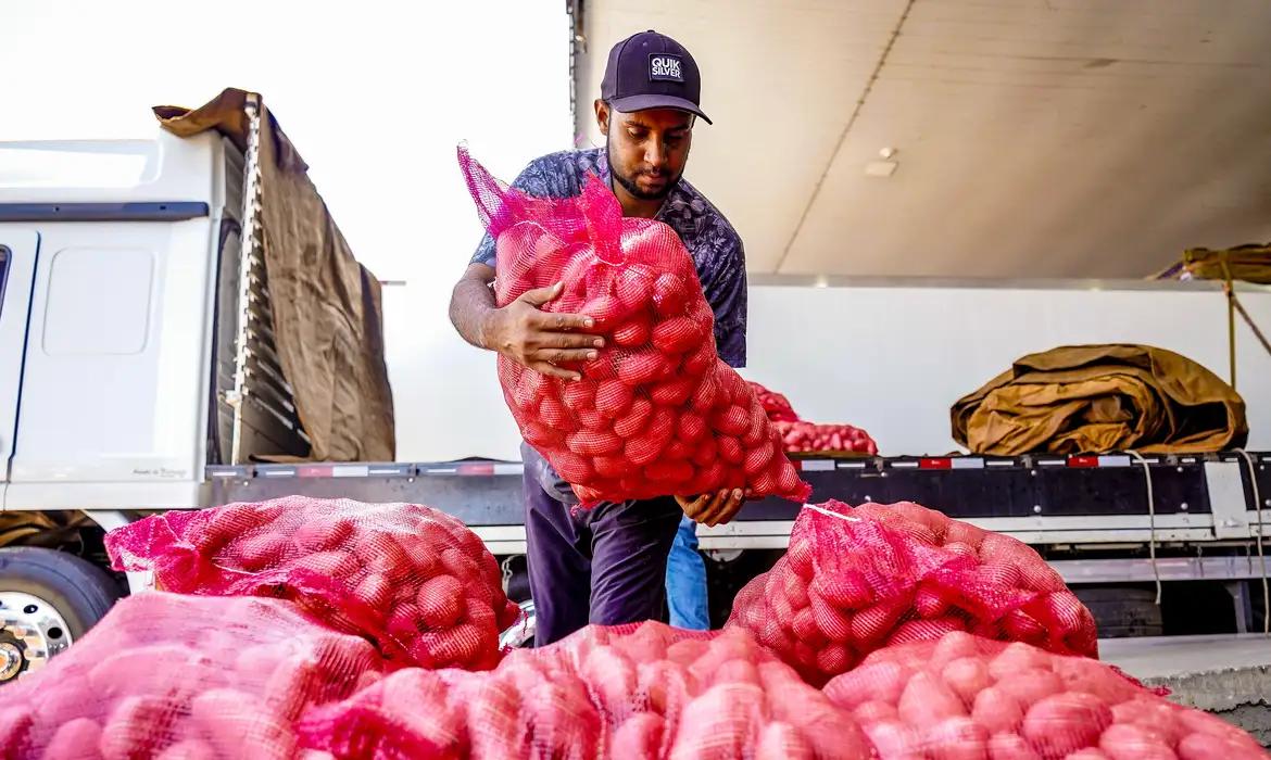 preco-da-cesta-de-produtos-da-pascoa-tem-queda-de-04-no-pais