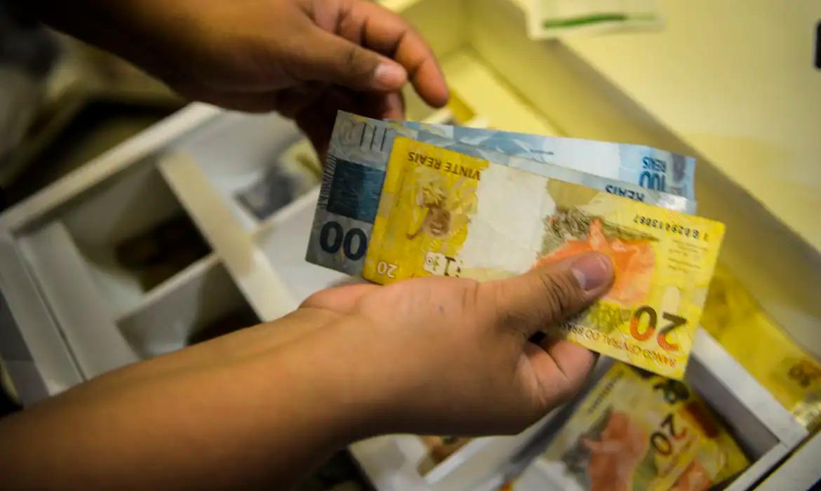 brasileiros-ainda-tem-r-913-bilhoes-esquecidos-em-bancos-diz-banco-central