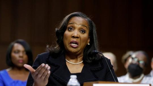 Suprema corte impede demissão de Lisa Cook pelo presidente Trump
